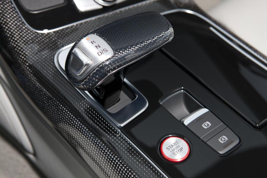 Детали интерьера Audi S8 (D4) 2012 года  (NA) (фото 5 из 53)